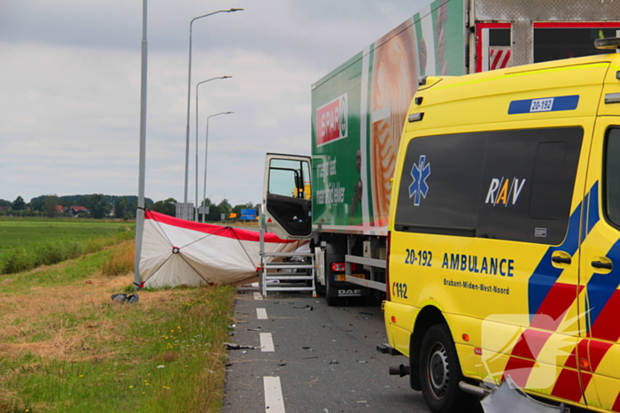 Vrouw (80) overleden bij ernstige aanrijding met vrachtwagen