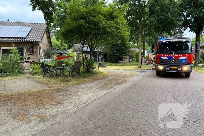 Houten schuurtje in brand