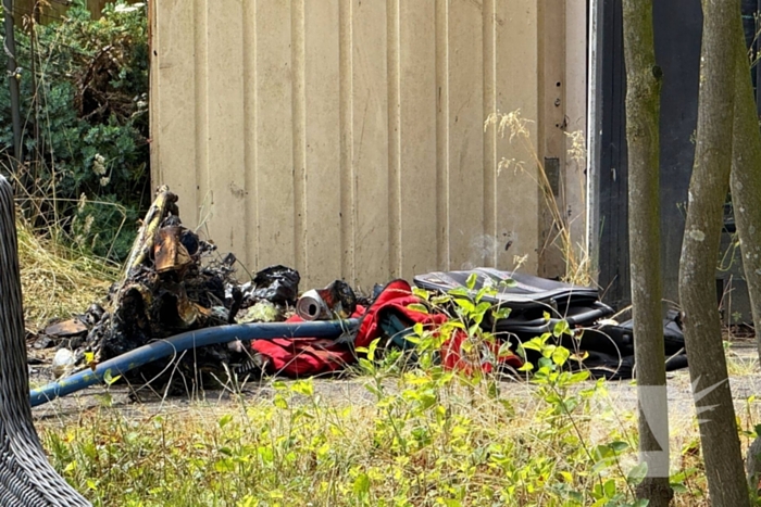 Houten schuurtje in brand