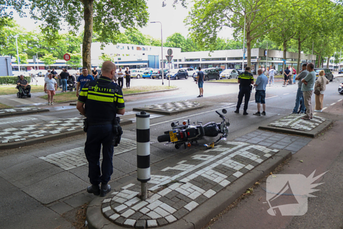 Motorrijder gewond na aanrijding met auto