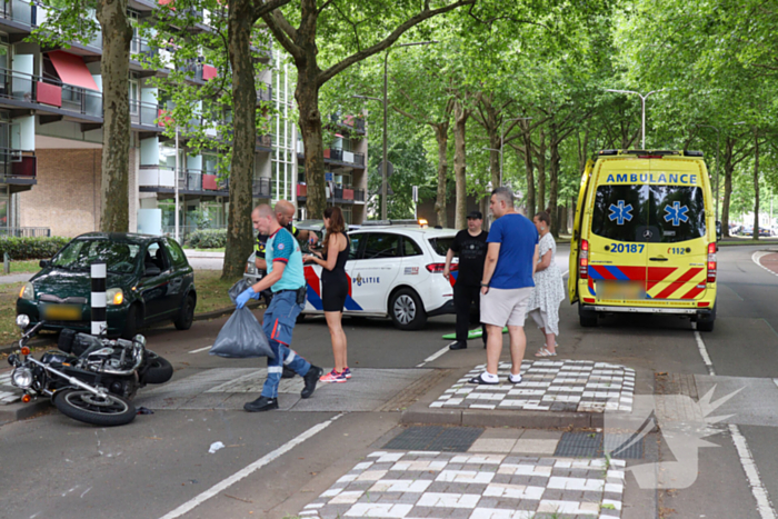 Motorrijder gewond na aanrijding met auto