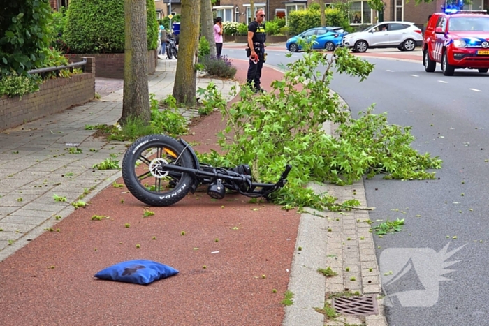 Fatbiker krijgt tak op hoofd en raakt zwaargewond