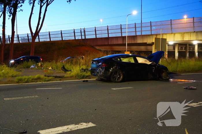 Letsel en veel schade bij aanrijding