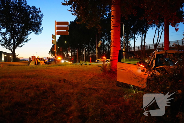 Letsel en veel schade bij aanrijding