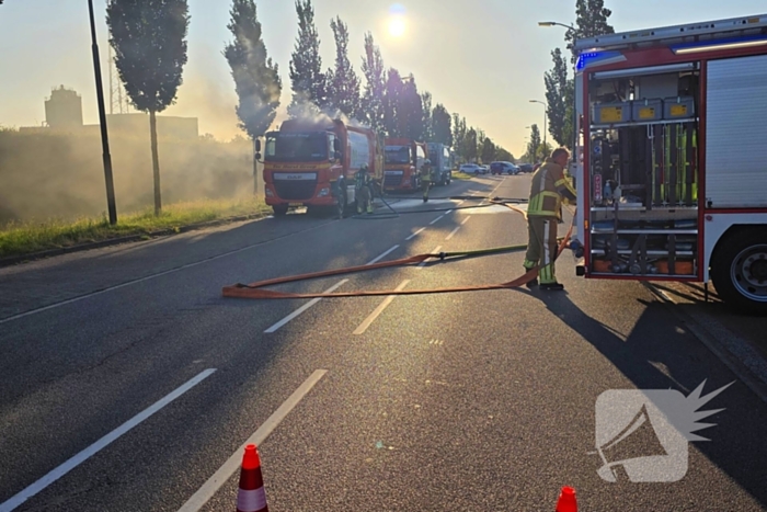 Vuilniswagen vat vlam