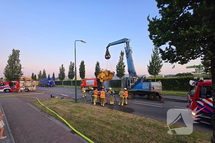 Vuilniswagen vat vlam