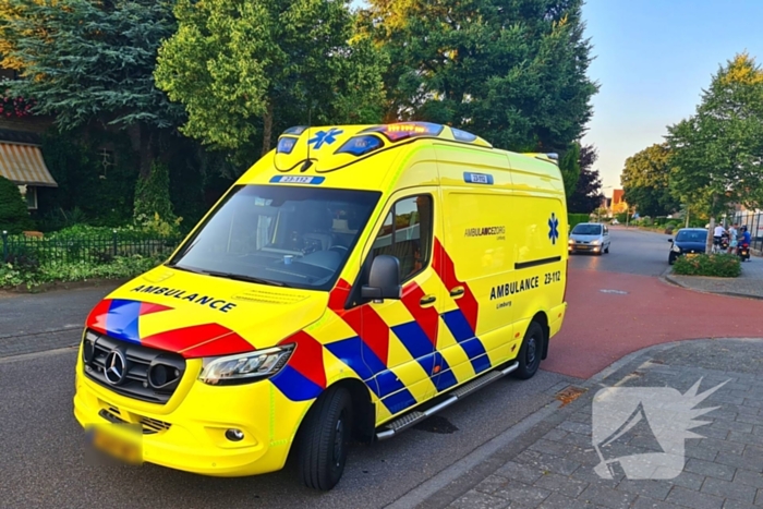 Scooterrijder gewond bij aanrijding met automobilist, die door rijdt