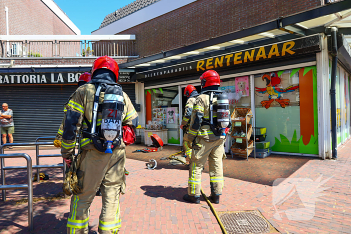 Brand in dierenwinkel snel geblust