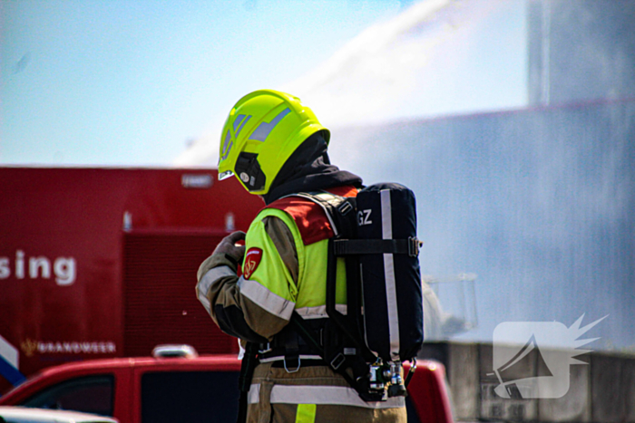 Grote industriebrand zorgt voor dikke rook