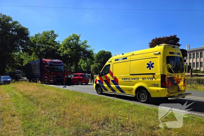 Traumahelikopter ingezet na botsing