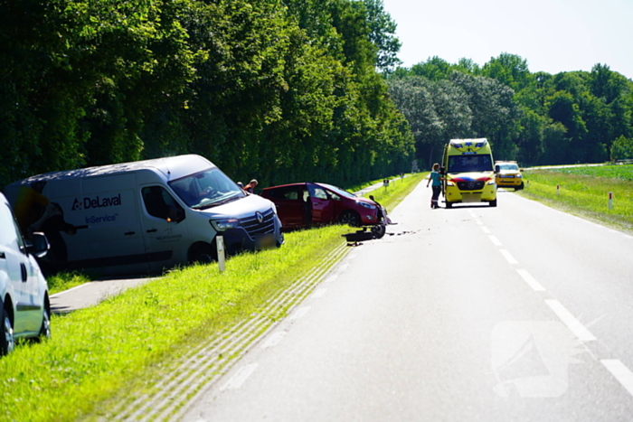Voertuigen zwaar beschadigd na aanrijding