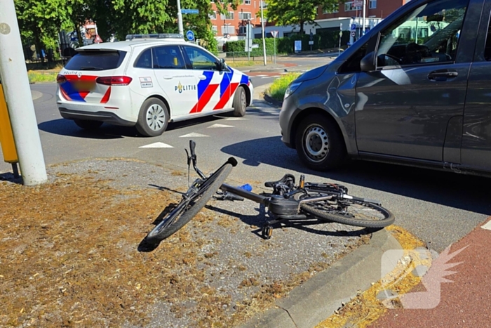 Fietser gewond bij aanrijding met taxibus