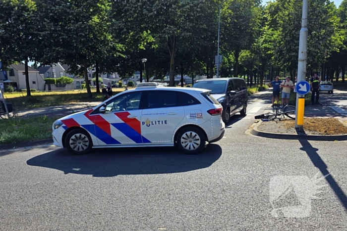 Fietser gewond bij aanrijding met taxibus
