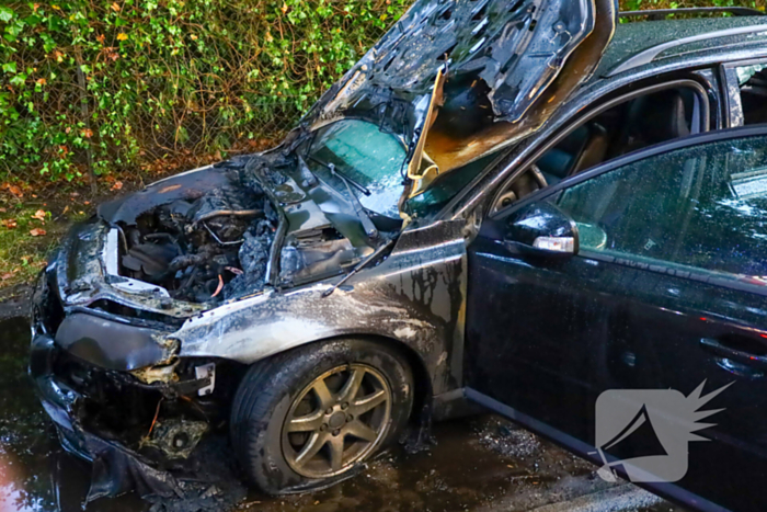 Auto gaat in vlammen op