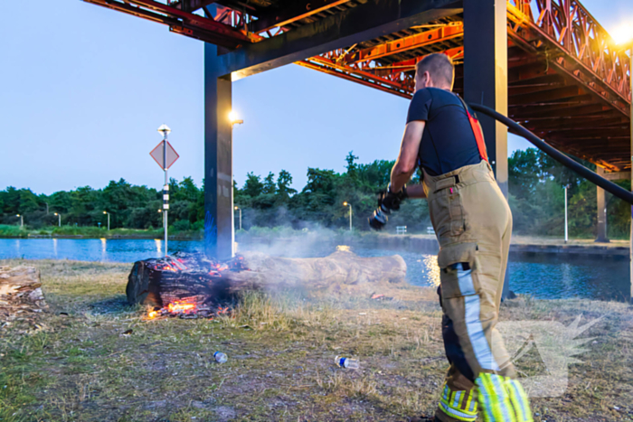 Mogelijke brandstichting bij boomstronk