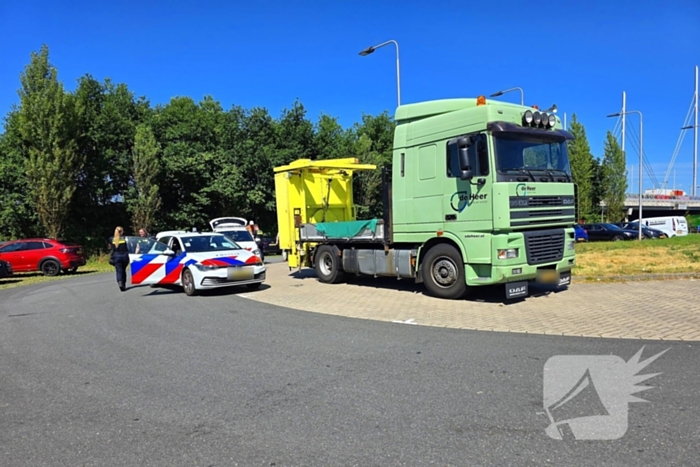 Botsabasorber klapt op personenauto