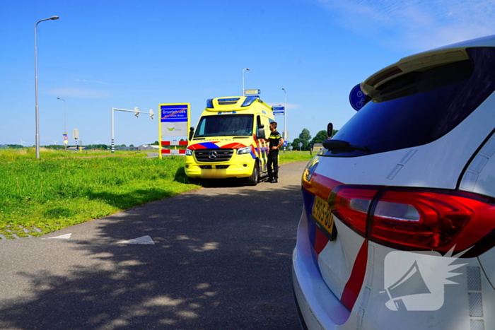 Agenten redden personen uit water