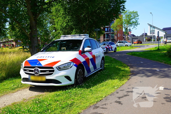 Agenten redden personen uit water