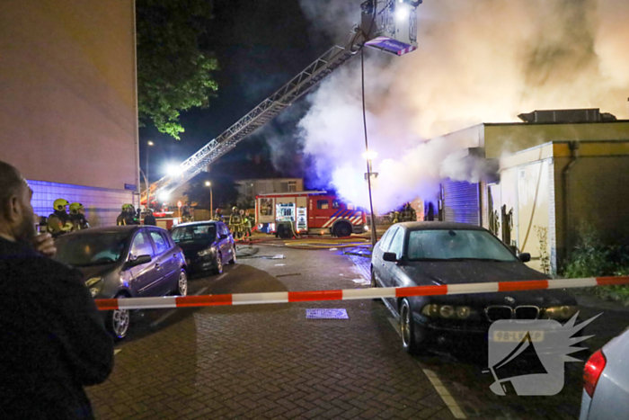 Uitslaande brand in viswinkel vergt inzet van brandweer