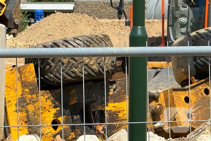 Brand in landbouwvoertuig op bouwterrein