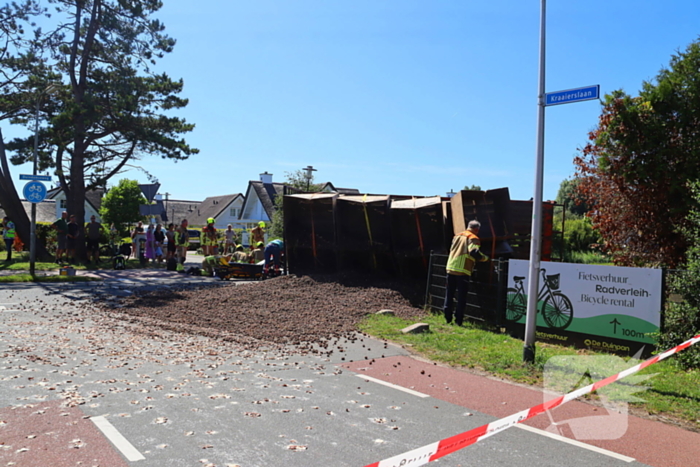 Tractor omgekanteld door uitwijken