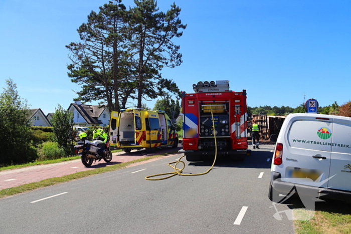 Tractor omgekanteld door uitwijken