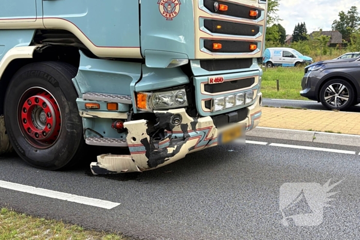 Aanrijding vrachtwagen en auto