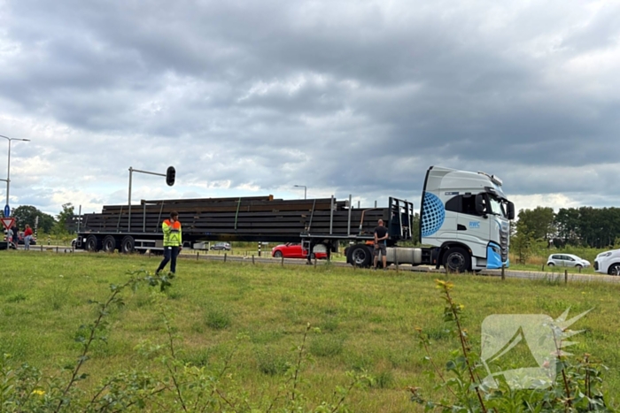 Aanrijding vrachtwagen en auto