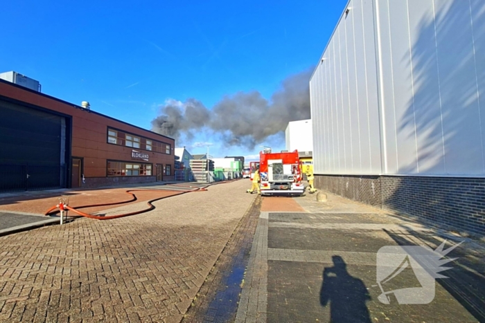 Zeer grote brand op industriegebied