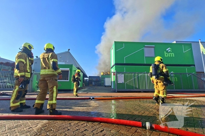 Zeer grote brand op industriegebied