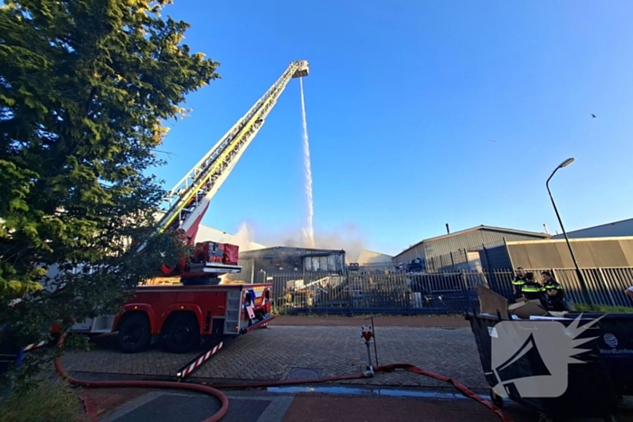 Zeer grote brand op industriegebied