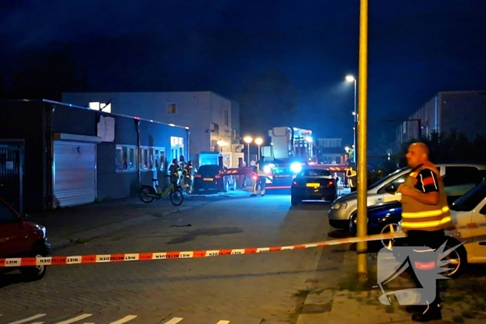 Hoogwerker ingezet bij brand bijgebouw