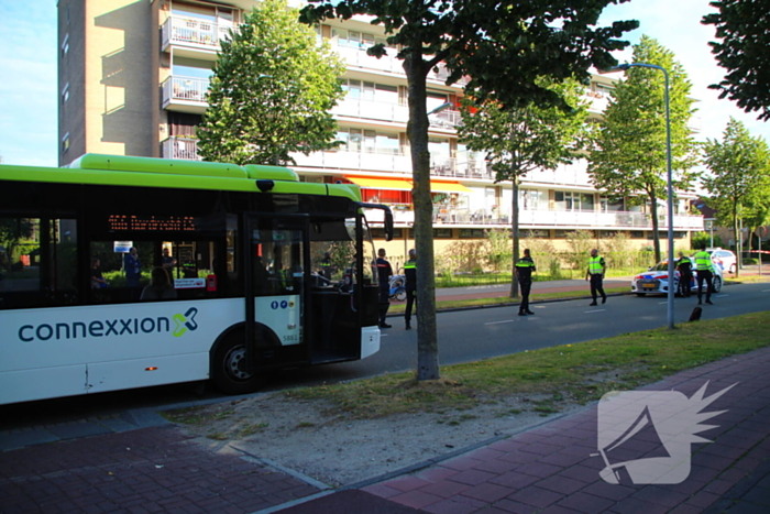 Zwaargewonde bij aanrijding met lijnbus