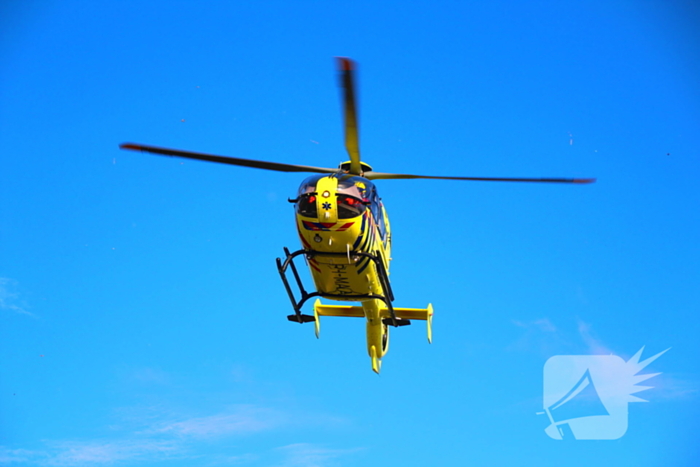 Zwaargewonde bij aanrijding met lijnbus