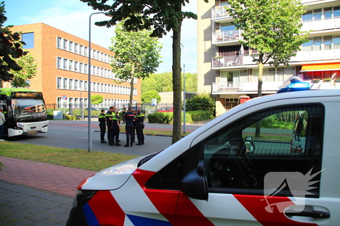 Zwaargewonde bij aanrijding met lijnbus