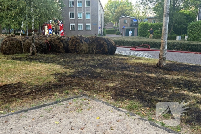 Flink aantal hooibalen in brand