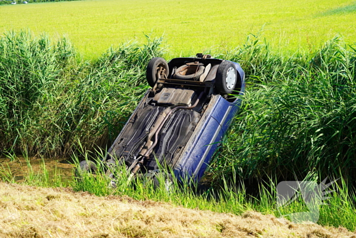 Inzittenden verlaten ongevalslocatie