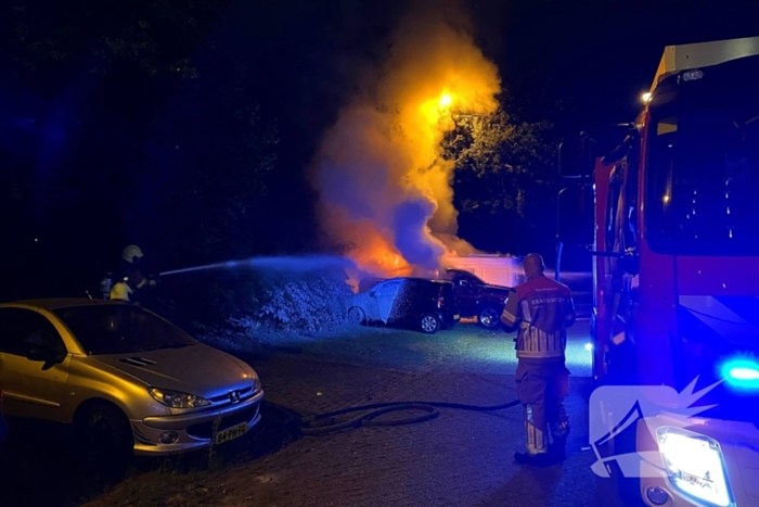 Voertuigbrand veroorzaakt grote schade