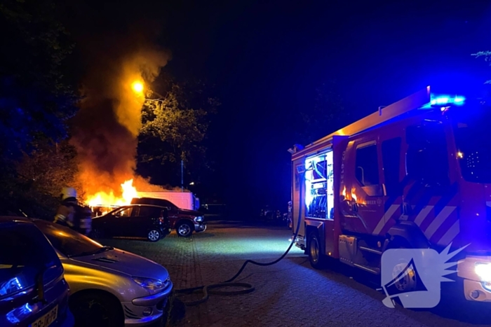 Voertuigbrand veroorzaakt grote schade