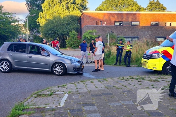 Automobilist en motorrijder met elkaar in botsing