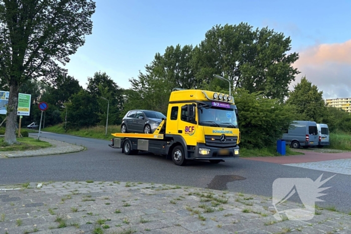 Automobilist en motorrijder met elkaar in botsing