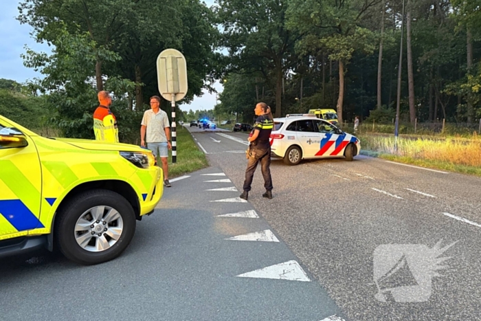 Auto verliest controle en botst in berm