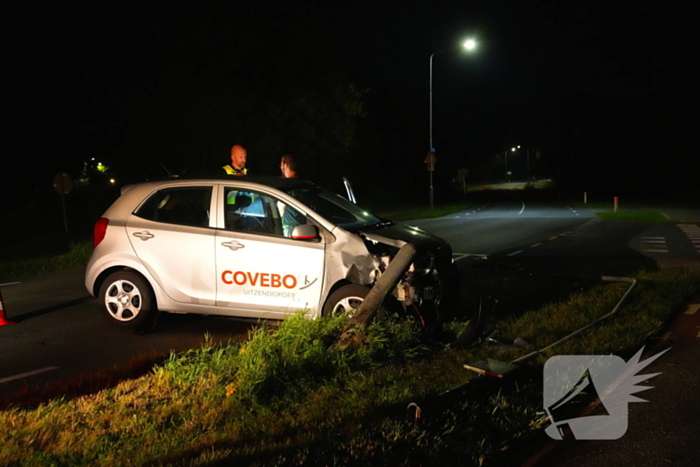 Lantaarnpaal sneuvelt bij ongeval