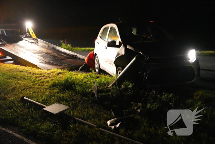 Lantaarnpaal sneuvelt bij ongeval