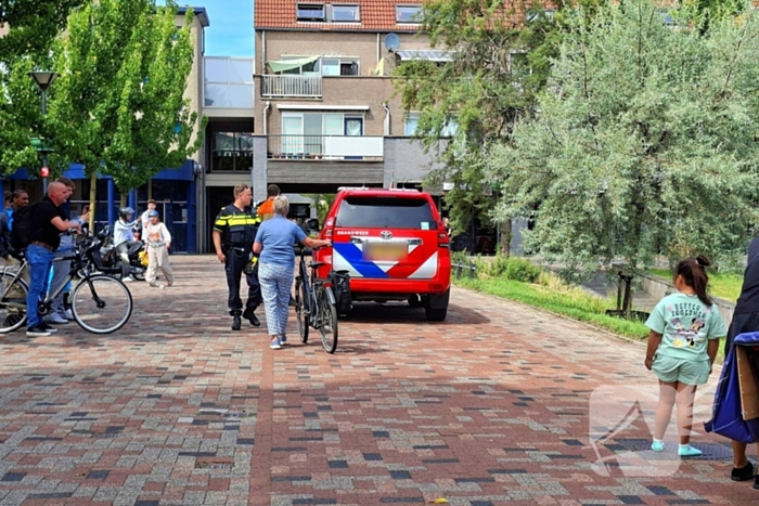 Hulpdiensten reageren op persoon in het water
