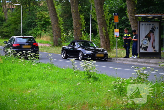 Bestuurder verliest macht over stuur