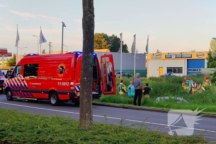 Oudere man gered uit te water geraakt voertuig