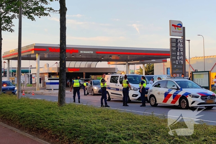 Oudere man gered uit te water geraakt voertuig