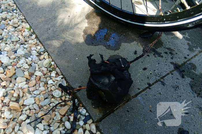 Oplettende omstanders blussen fietsbrand