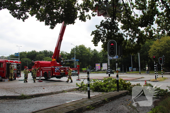 Provinciale weg deels afgesloten door stormschade